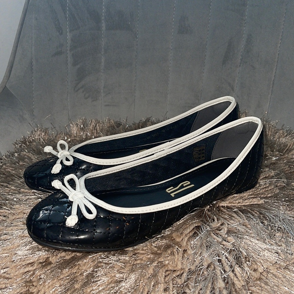 Black Flats with bold ✨ NEW